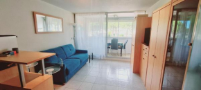 Studio calme à 50m de la plage et petite vue mer